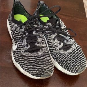 Nike air zoom fearless flyknit lux in black + gray